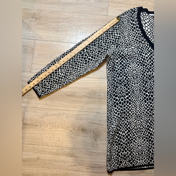 Isaac Mizrahi Live Cardigan Women’s 2X Black White Geometric Button Front - Picture 10 of 10